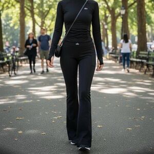 ALO Yoga Black High-Rise Flare Leggings (leggings/top)